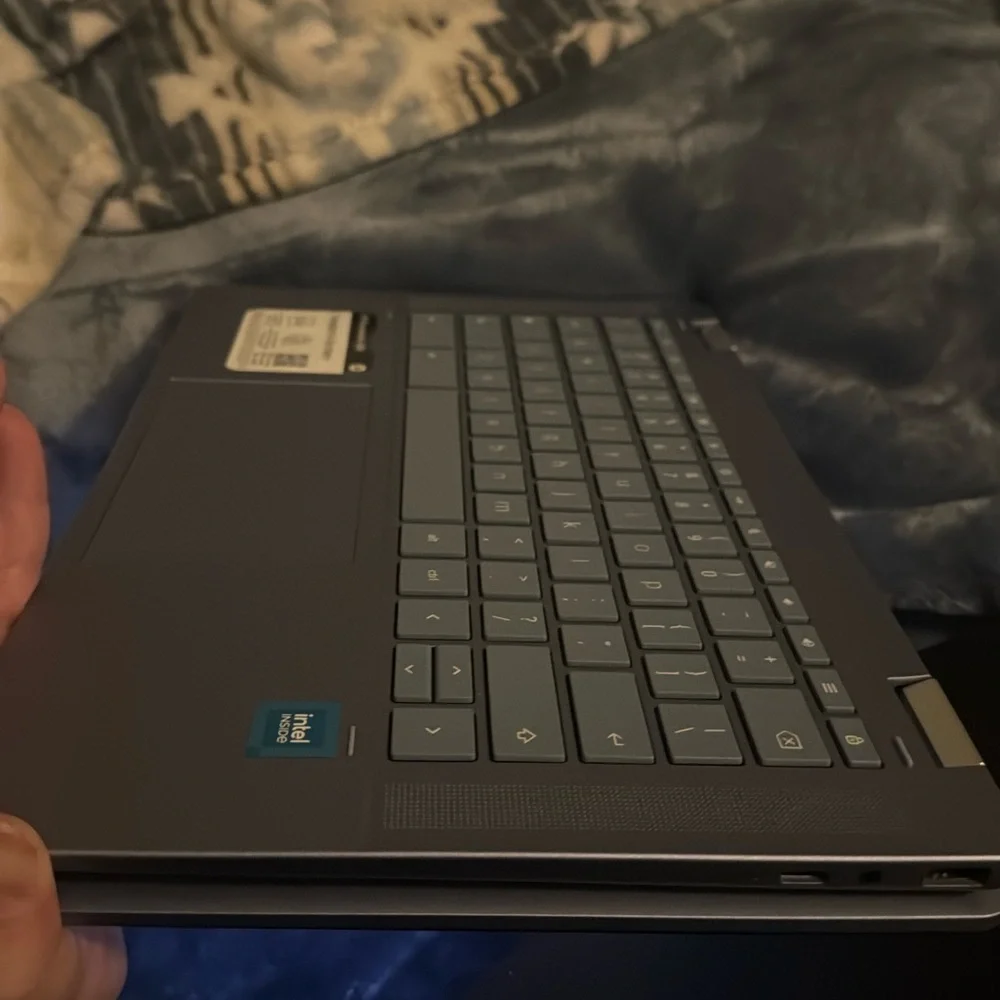 HP Chromebook - light blue